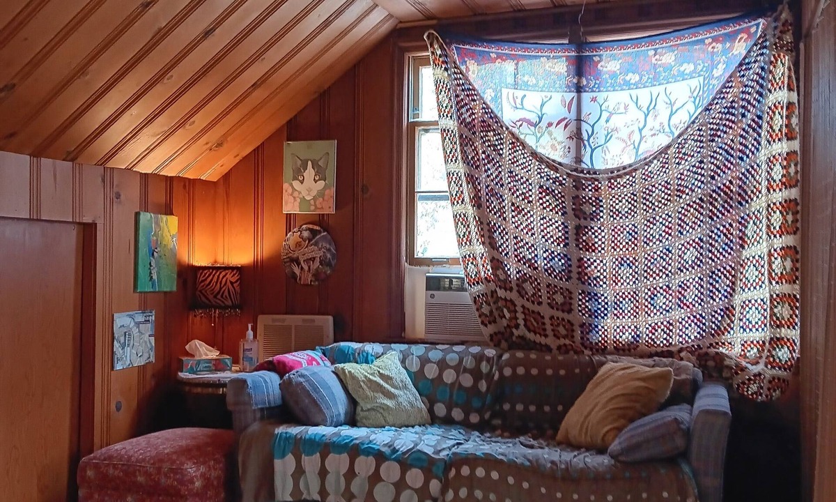 Northside Apartment | Private studio apartment in North Chattanooga. Furnished, decorated by local art