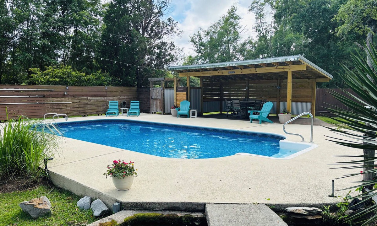 Foley House | Private Swimming Pool with Secluded Backyard at The Oasis.