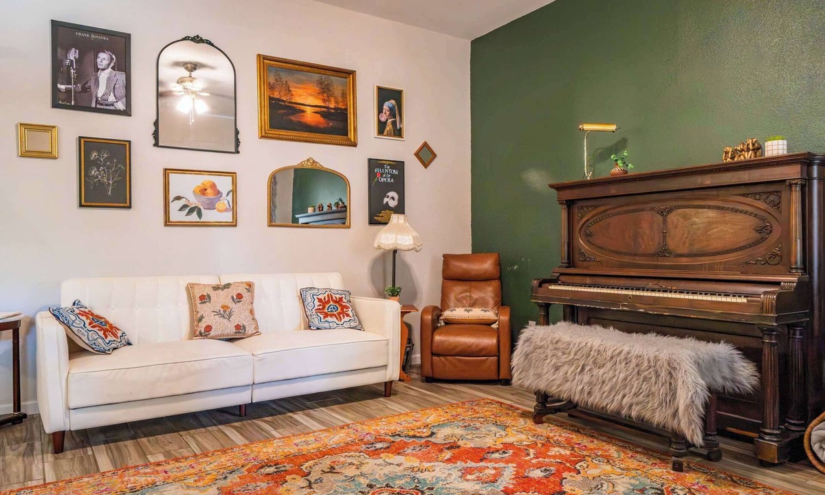 Enterprise Cottage | Private Vintage-Chic 1BR w/Jacuzzi Tub Enterprise