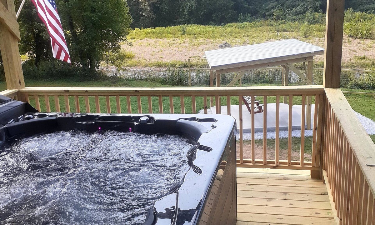 Westpoint Cabin | Privately Located Creekside Honeymoon Couples fully equipped Cabin w jacuzzi