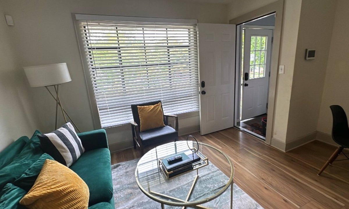 West End House | PROMO: 5% Weekly 10% Monthly | West End Duplex