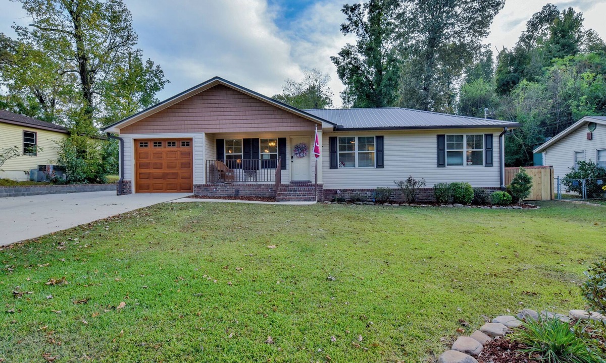Tuscaloosa House | Qb-1: 4 Bedroom Home 3.5 miles from Bryant-Denny Stadium!