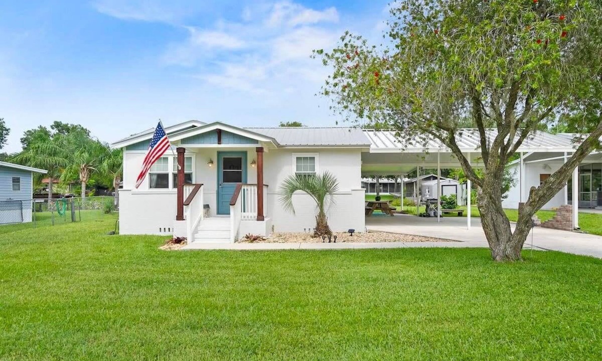 Satsuma House | Qt Cottage on Dunn's Creek, Fire Pit, Kayaks