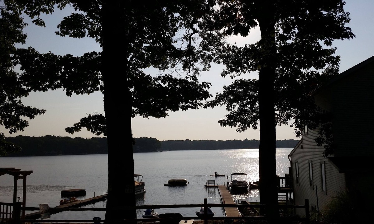 Sister Lakes House | Quaint and Roomy Cottage On Beautiful Dewey Lake!!