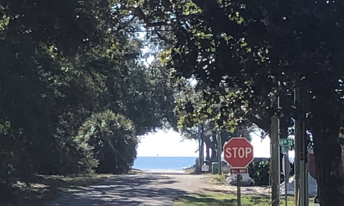Mississippi City House | Quaint Hideaway sleeps up to 6 near the beaches