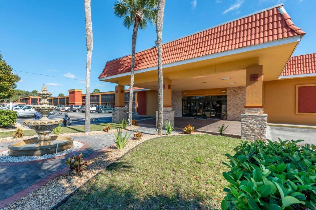 Palatka Hotel | Quality Inn and Suites Palatka Riverfront