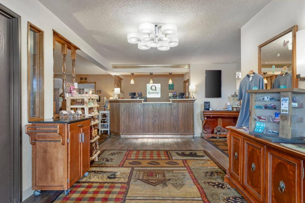 St Ignace Hotel | Quality Inn Saint Ignace I-75
