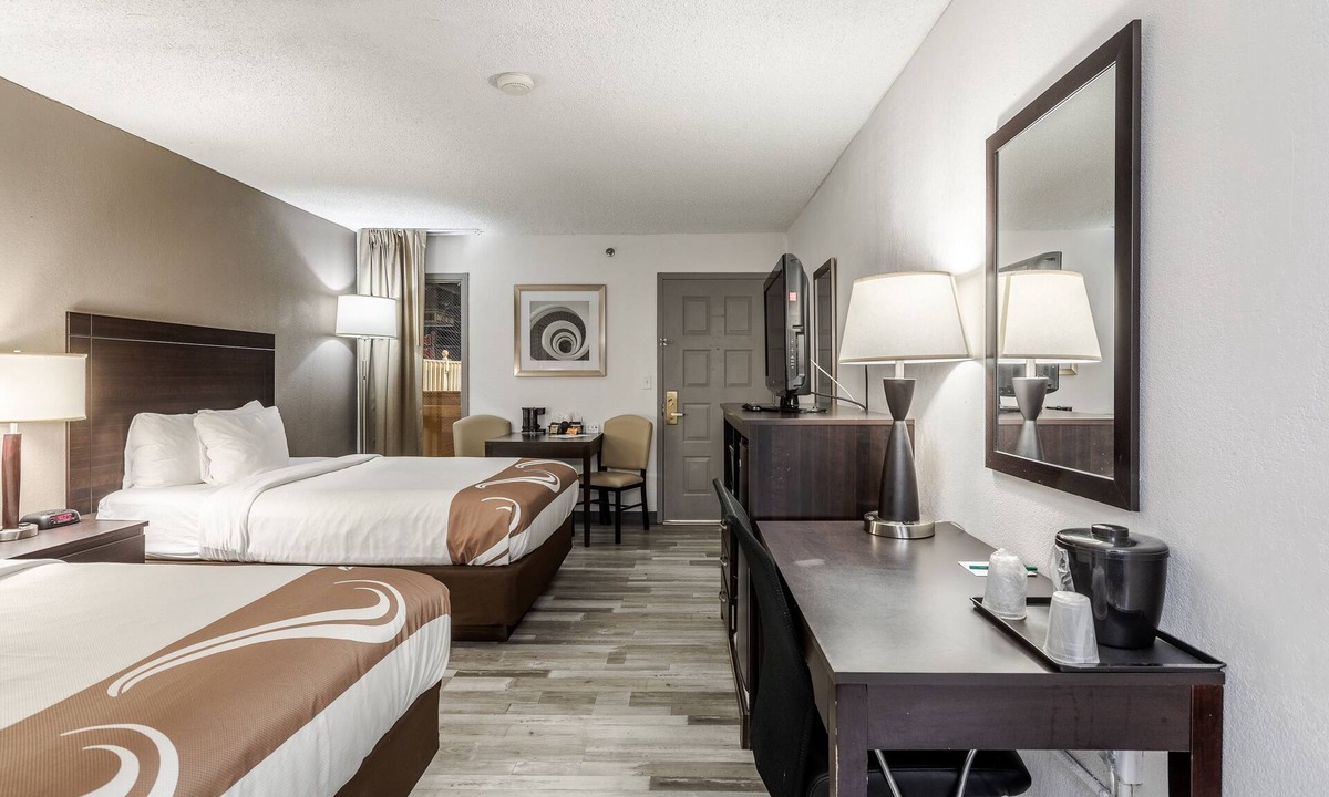 Lansing Hotel | Quality Inn University