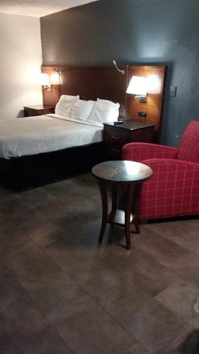 Jackson Apartment | Queen Bed Hotel Suite 127