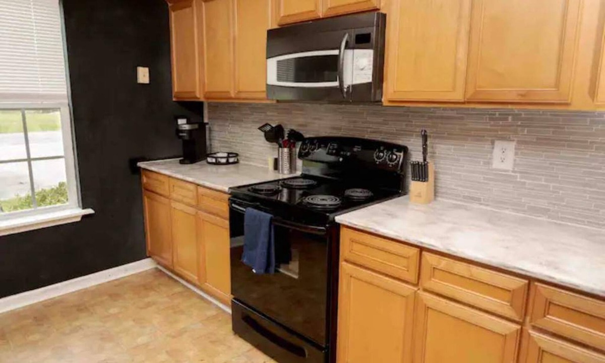 Valdosta Apartment | Quiet Family Sized Duplex in a Quiet Subdivision 20 minutes from Wild Adventures
