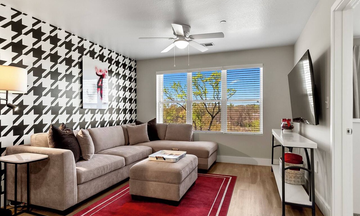 Tuscaloosa Condo | Rammer Jammer Gameday Riverfront Condo Pool & Gym