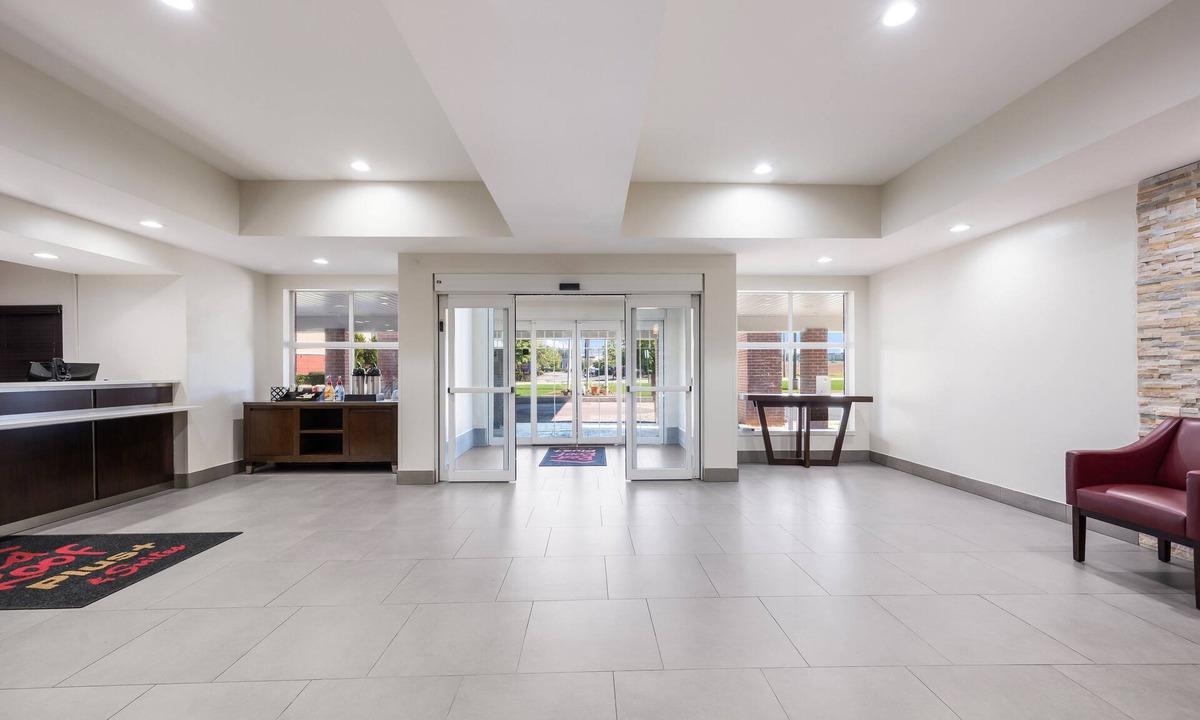 Bessemer Hotel | Red Roof Inn PLUS+ & Suites Birmingham - Bessemer