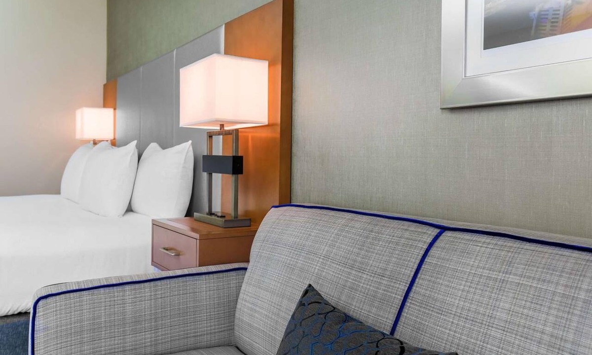 East Point Hotel | Relax in Comfort | Close to ATL Airport -2.2 mi | Pets Allowed + Pool & Shuttle
