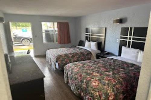 Crestline Heights Hotel | Relax Inn Hotel