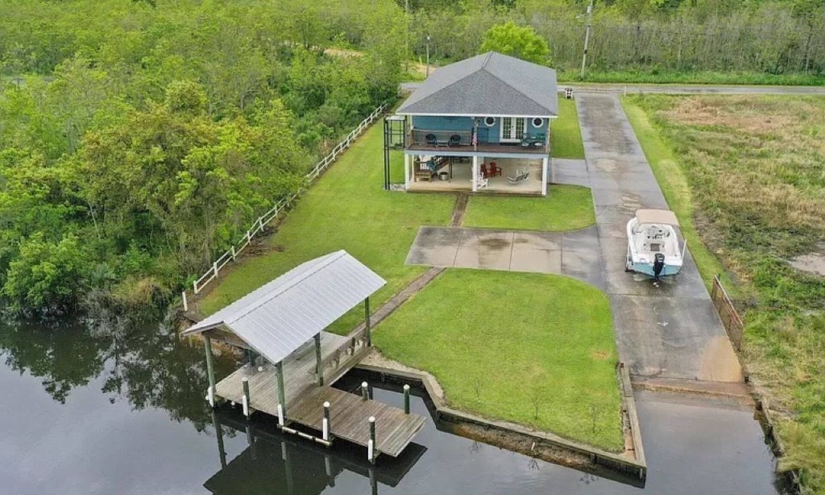 Shoreline Park House | Relaxation in Fisherman's Paradise! Private Boat Launch and Dock!