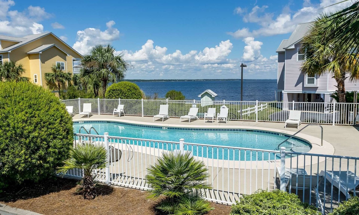 Innerarity Townhomes House | Renovated 2BR Townhome w/Balconies & Views of Perdido Bay | Kayak & Golf Included | Community Pool