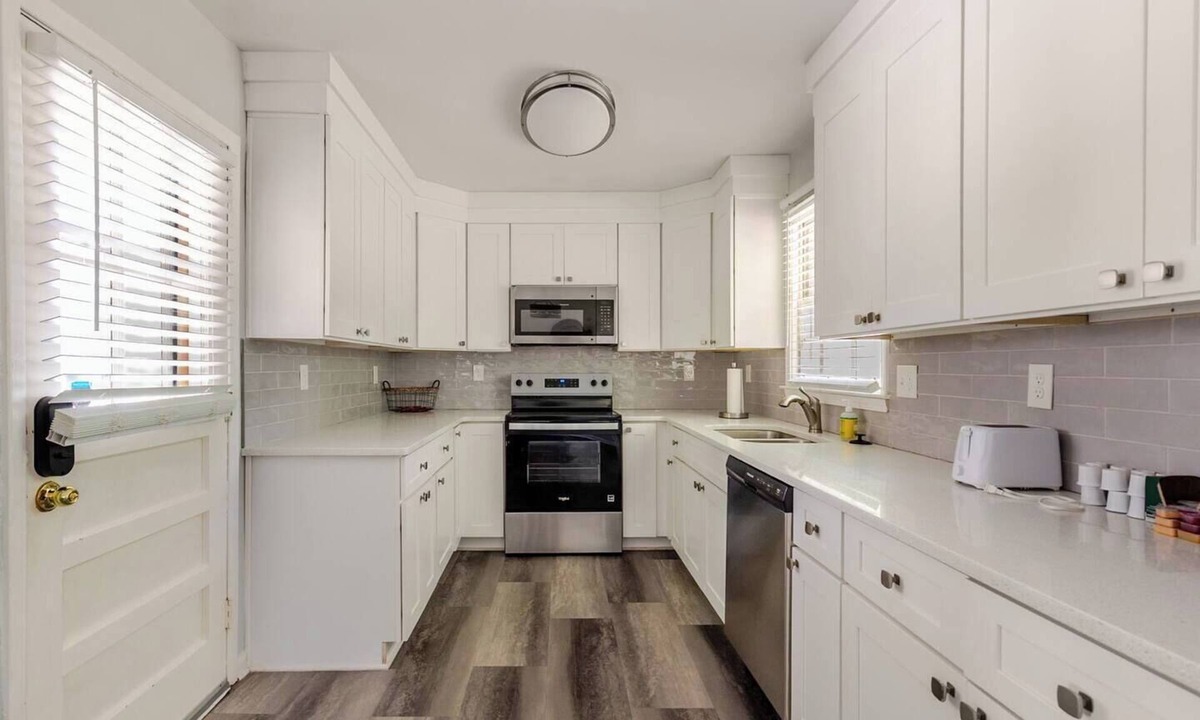 Gresham Park House | Renovated House 9 Miles from Downtown ATL, Great Backyard on a Cul-de-sac!