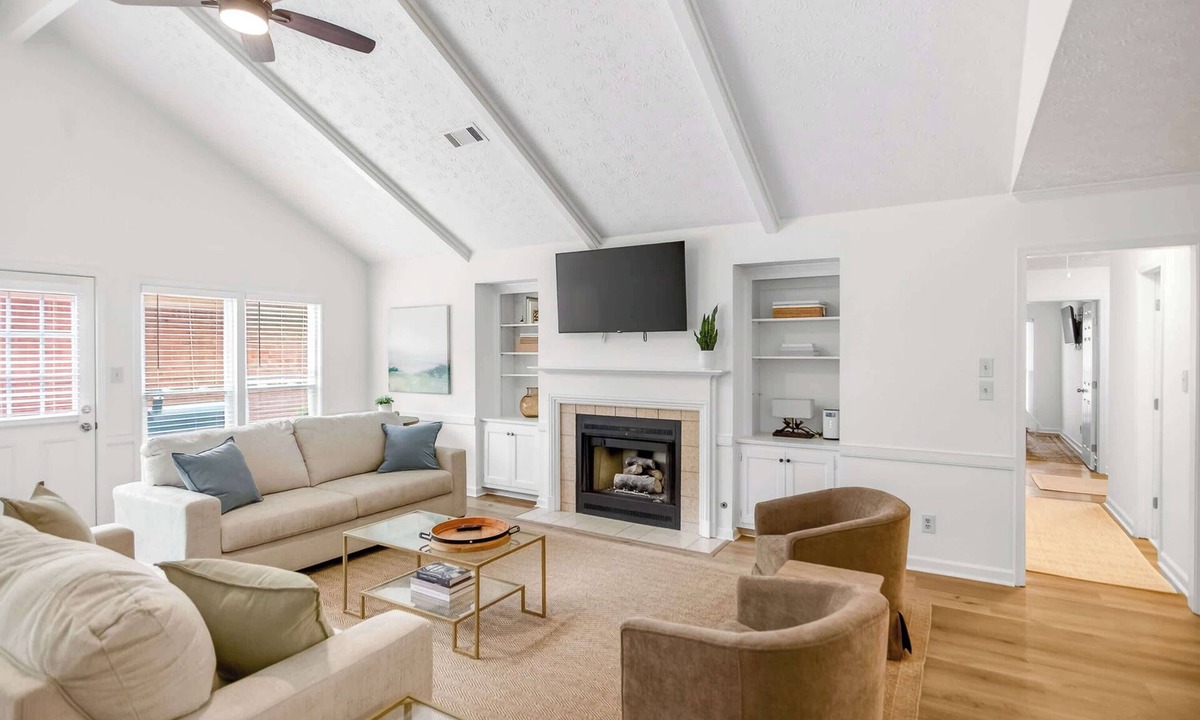 Gunter Afs House | Renovated Retreat w/Game Room & Free Parking