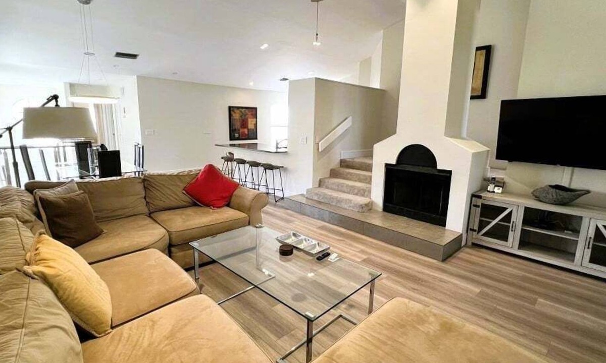 Ventura House | Renovated Ventura 3BR with Pool & Golf