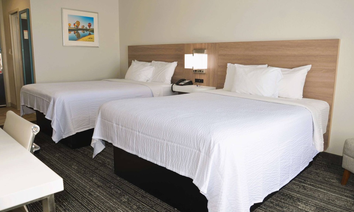 Foley Hotel | Restful Room Near Foley Sports Complex -1.21mi | Explore & Relax Comfortably!