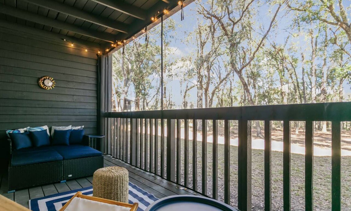 Middleburg Apartment | Retreat at the Ravines |King Studio |Full Kitchen |Dogs Ok |Screened Porch |Wooded Views |Quiet