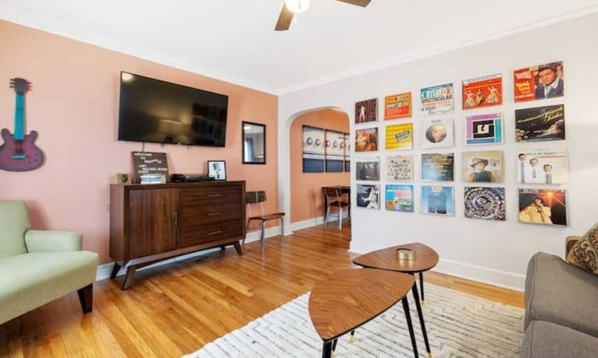 East Memphis Apartment | Retro 1BR for 4 w/King Bed near Music/BBQ Fest!