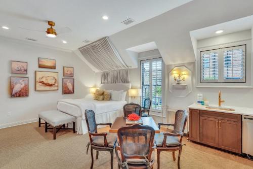 Hitch Village - Fred Wessels Homes Apartment | River's Edge by Lucky Savannah