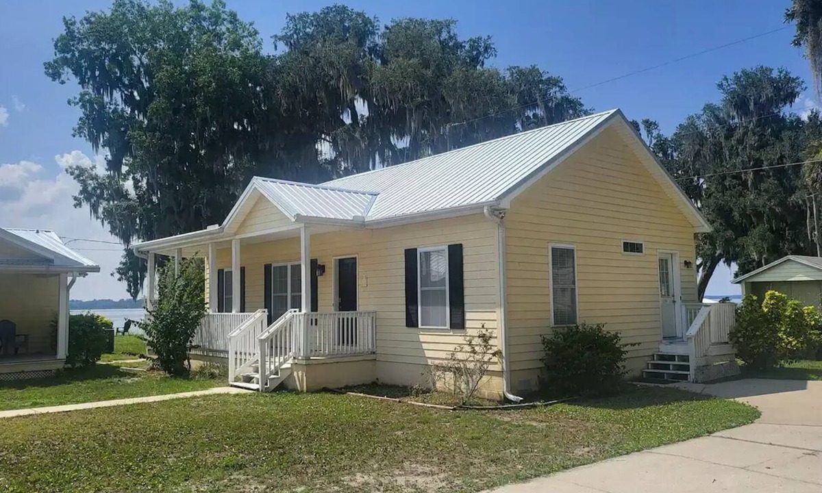 East Palatka House | Riverfront Fishing and Sunsets Over the St John's