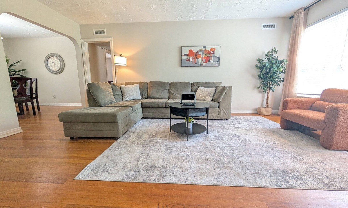 Riverside Apartment | Riverside 2BR w/Projector Near Five Points