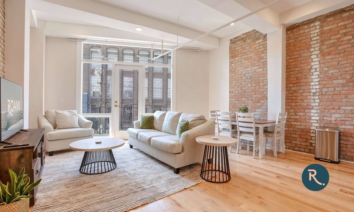 Arts/Warehouse District Apartment | Roami at Churchill | 2 Bedroom w/Balcony