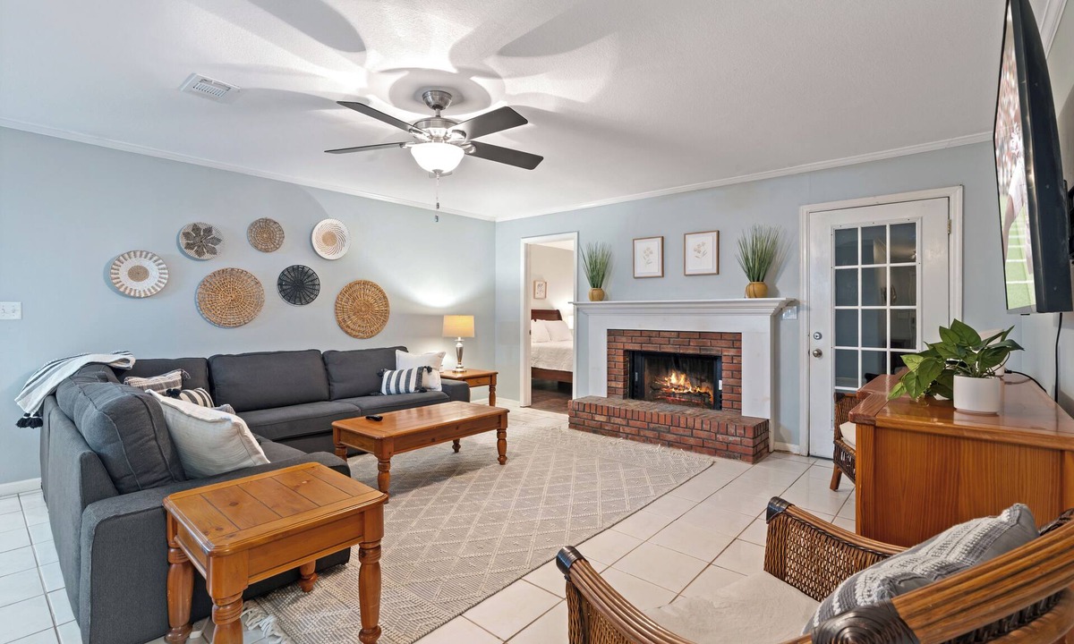 Killearn Lakes Cottage | Roomy NE Tallahassee 4 BR King bed