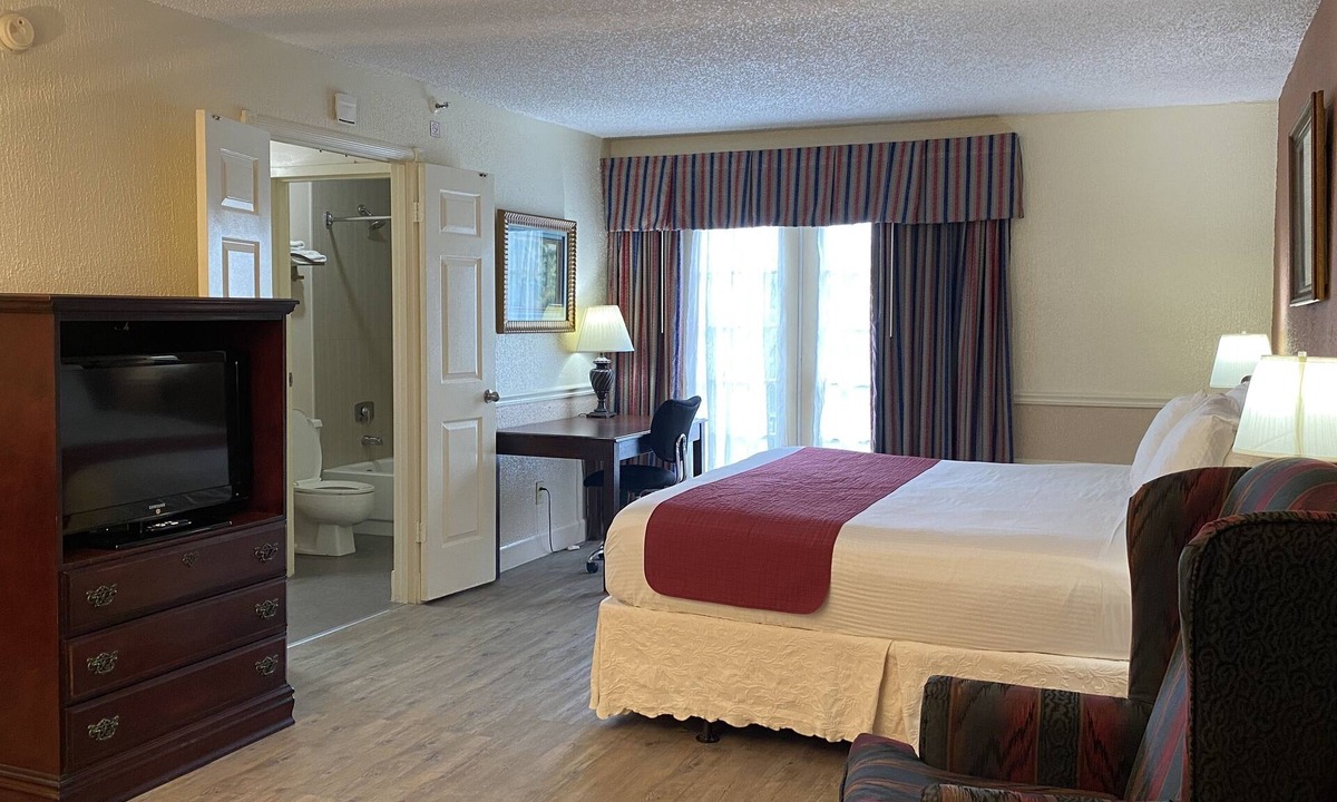 Lobdell/Woodale Hotel | Royal Suites