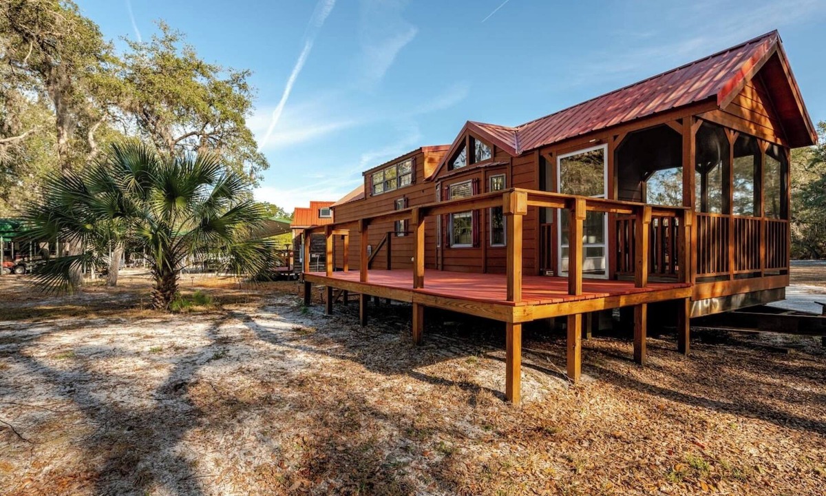 Pierson Cabin | Rural Cabin Near Speedways, Beaches & Attractions