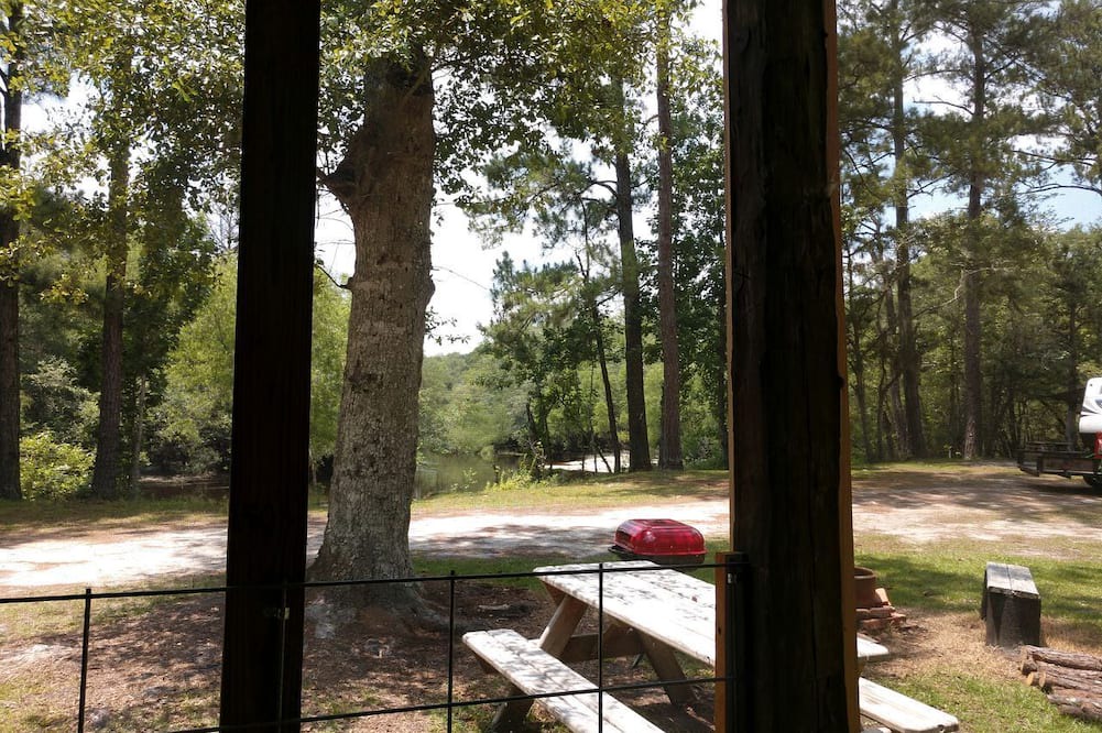 Waynesville Cabin | Rustic Cabin Rental on the Great Satilla River near Okefenokee Swamp Park, Georgia