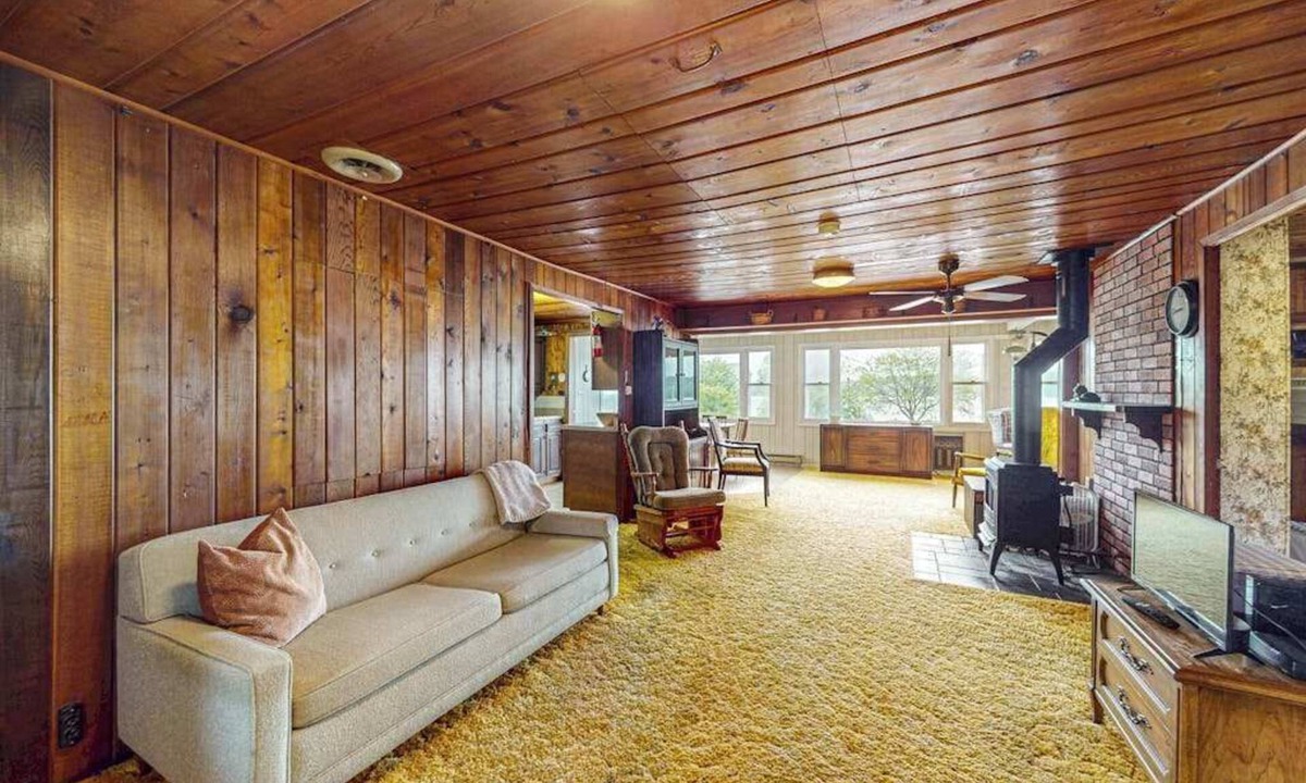 East Jordan House | Rustic Cottage w/dock access, kayaks, and year-round adventures in East Jordan