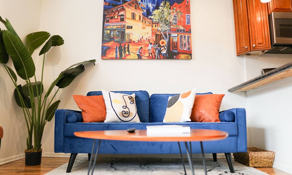 Faubourg Delassize Condo | Safe, Walkable Uptown Luxury on St. Charles