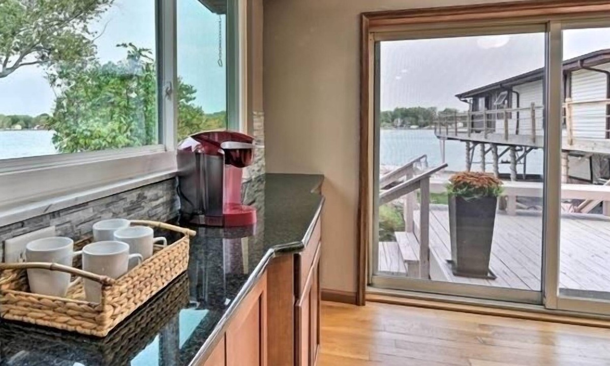 Algonac House | Saint Clair River front Retreat With 6 Beds - Enjoy Fishing-Kayak-Relax