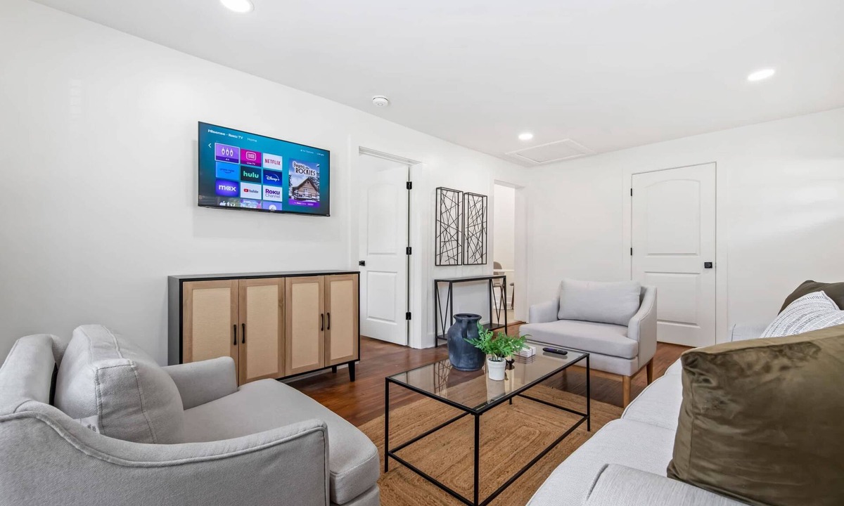 Lafayette House | Saints St Cottage - Fully Renovated - Near Cajundome/Cajun Field