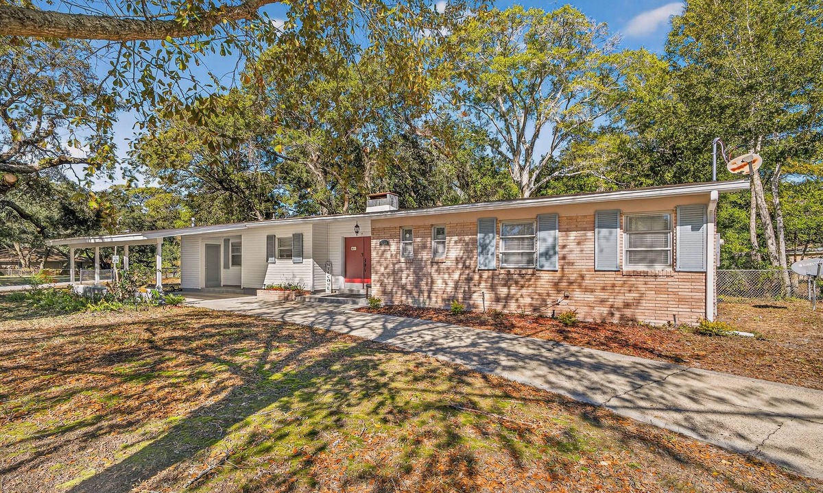 Fort Walton Beach House | Salt& Sand FWB-Mins to FWB Beach & Walk to Playground