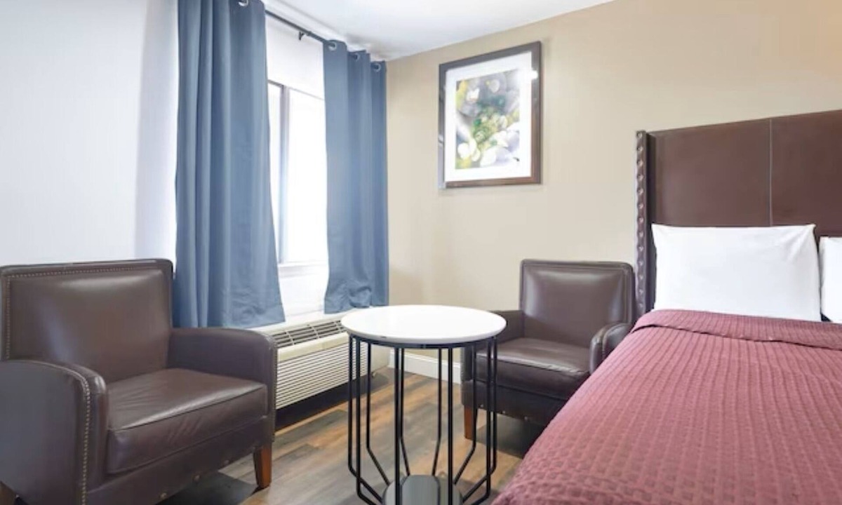 San Augustine Hotel | San Augustine: Clean 2 Full Beds Non-Smoking Room.
