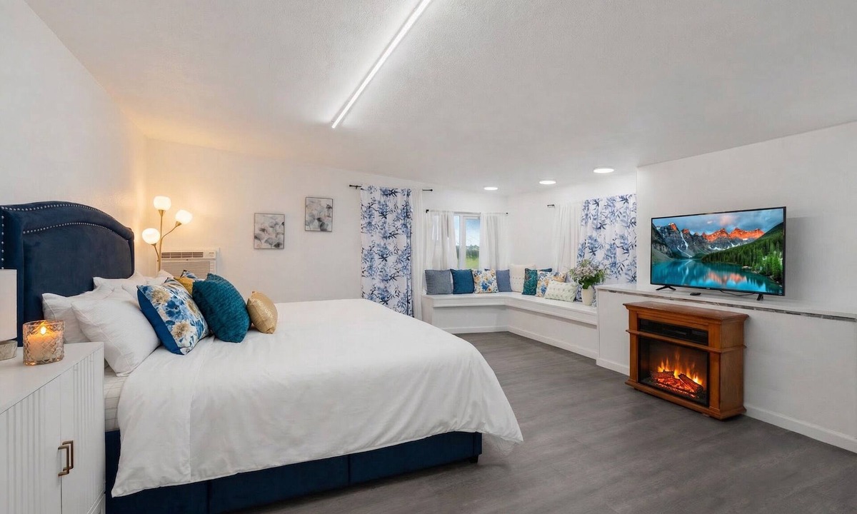 Lake Mary House | Sanford Group Getaway- 4BR/Sleeps 10, Pet Friendly
