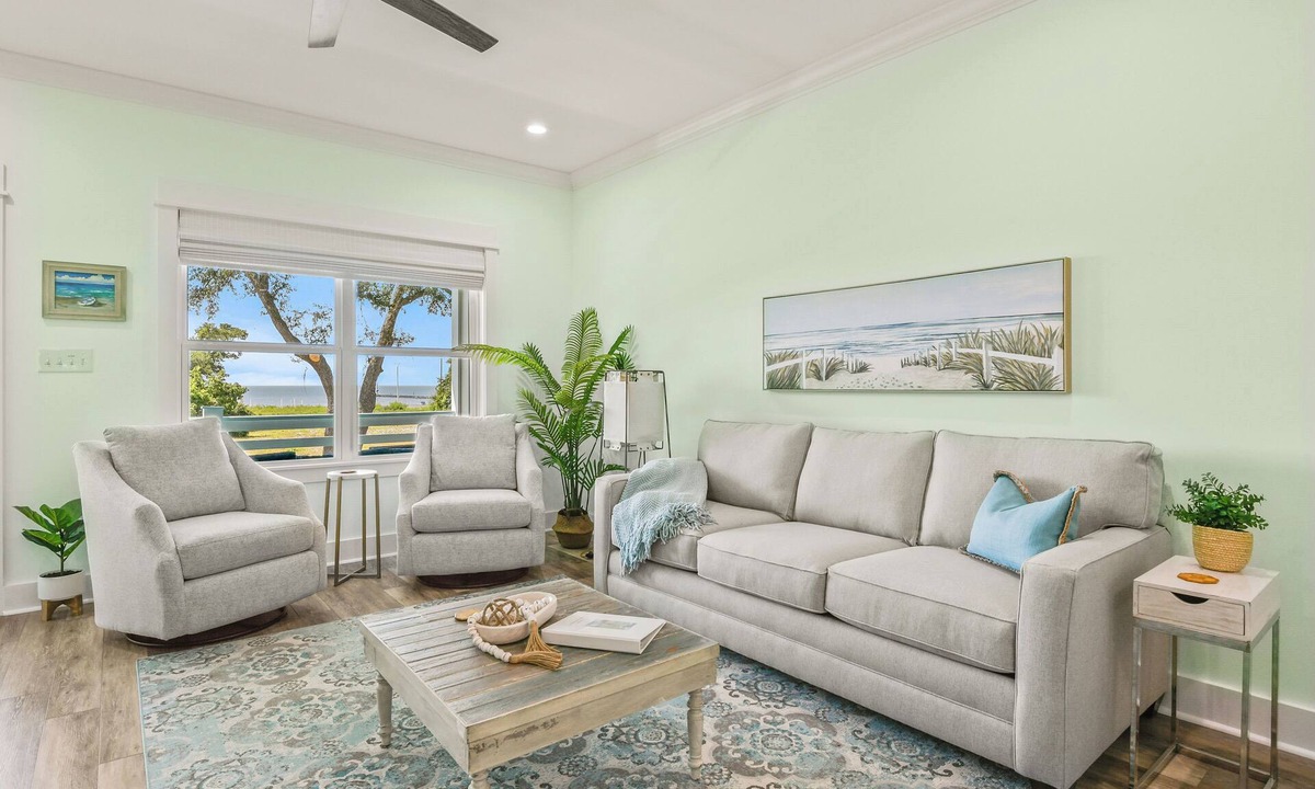 Long Beach House | Scenic Sandpiper by the Shore
