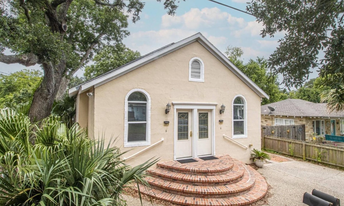 Biloxi House | Sea Breezes, Eclectic Shopping, and World-class Shows!