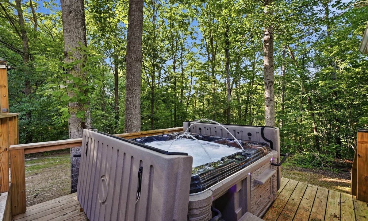 Trenton House | Secluded 10-acre villa, sleeps 18, hot tub!