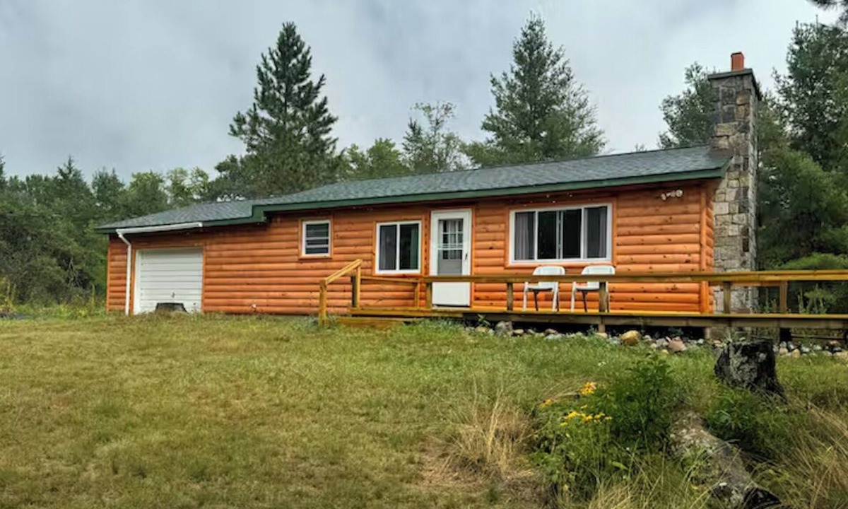 Herron House | Secluded 3 Bedroom Lodge NE of Curran MI in 80 Acres of Forest - Sleeps 6