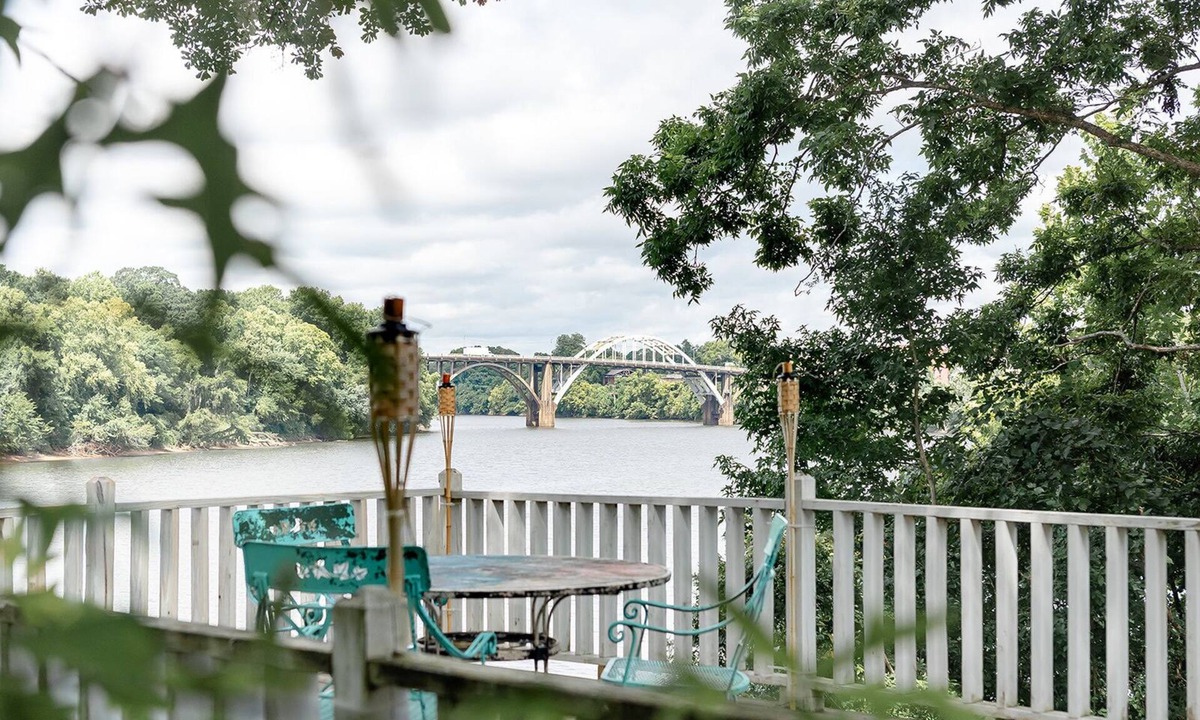 Selma Cabin | Secluded downtown cozy cabin feel w/waterfront view of the Edmund Pettus Bridge