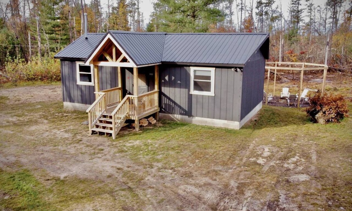 Idlewild Cabin | Secluded Rustic Cabin with Hot Tub Near Pere Marquette River in Big Rapids, Michigan