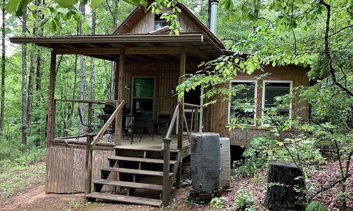 Muscadine Cabin | Secluded Woodland Cabin for an Authentic Off-Grid Nature Escape in Fruithurst, Alabama