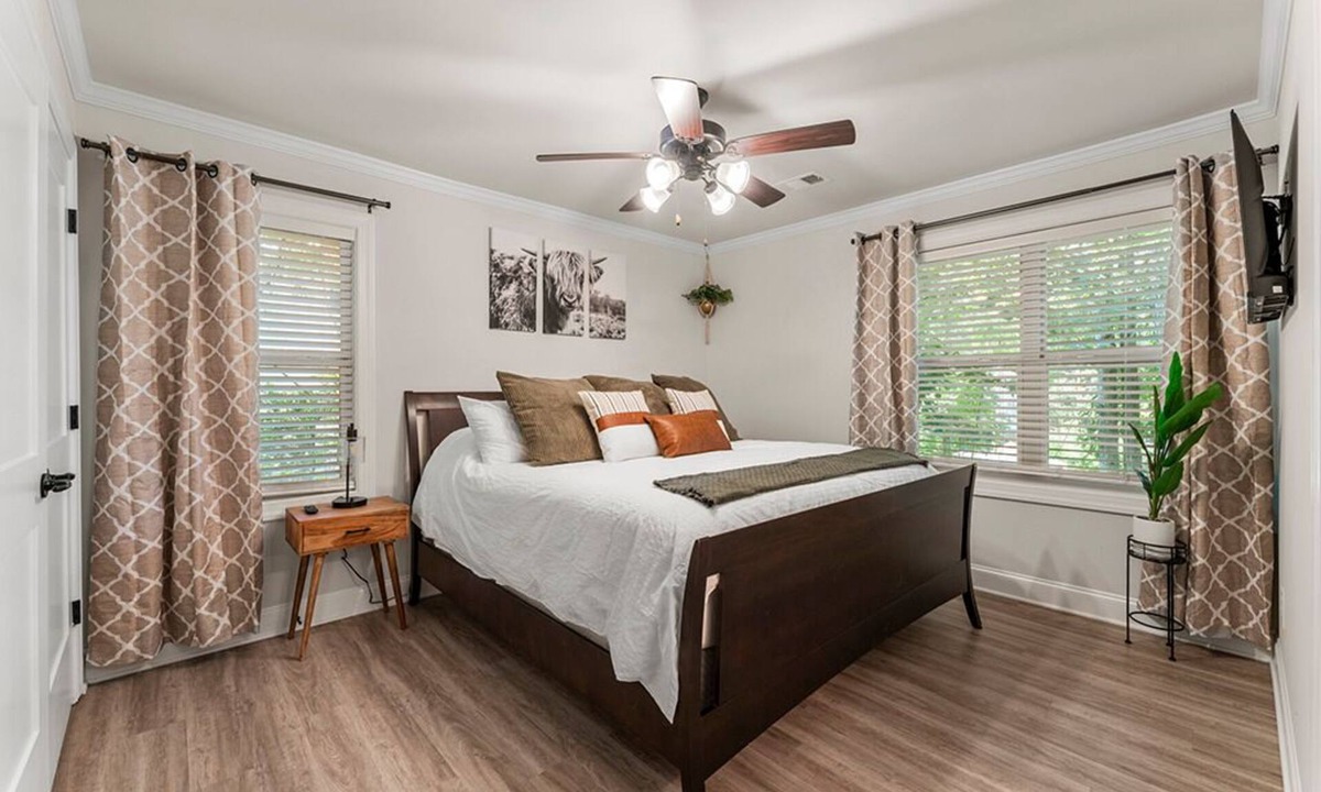 Buford House | Serene Lake Lanier cottage with Fire Pit King Bed Bunk Bed Queen Bed