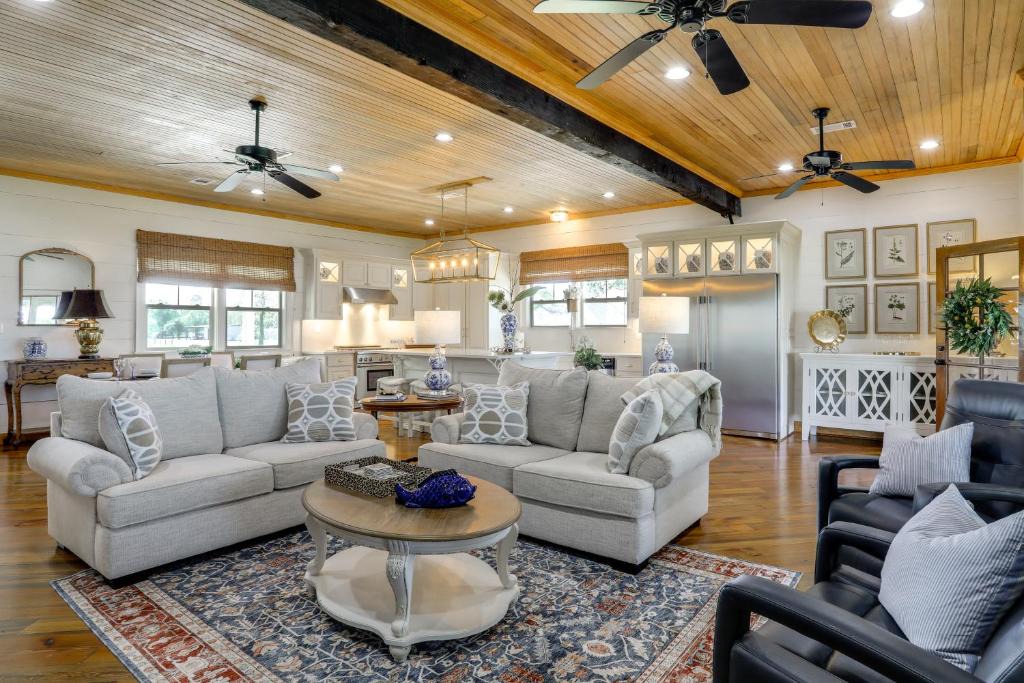 Ventress House | Serene Lake-View Oasis & River Retreat
